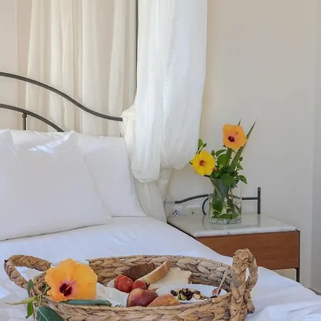 Epavlis & Hotel