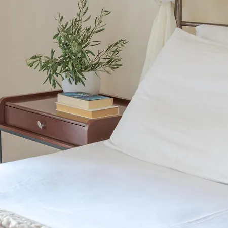 Epavlis & Hotel 4*