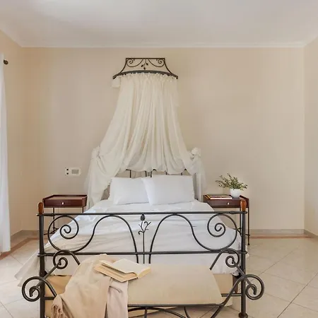 Hotel Epavlis &