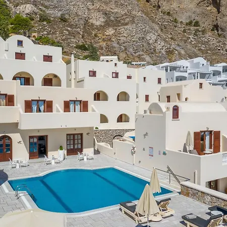 Epavlis & Hotel Kamári