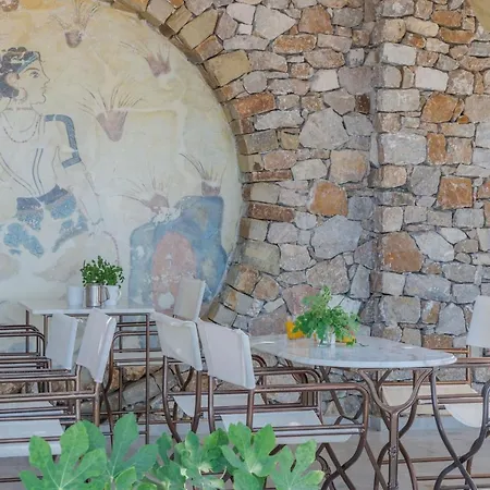 Epavlis & Hotel 4*