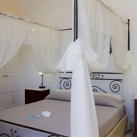 Epavlis & Hotel