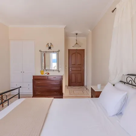 Epavlis & Hotel 4*
