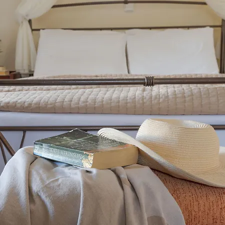 Epavlis & 4* Kamari (Santorini)