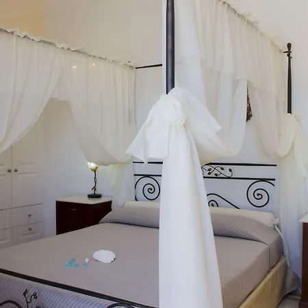 Epavlis & Hotel