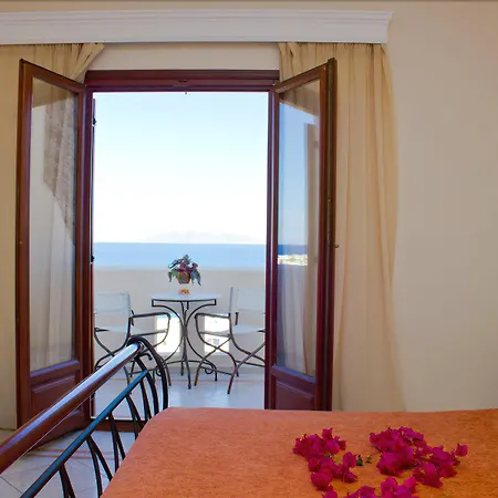Epavlis & Hotel 4*