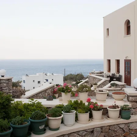 Epavlis & Hotel