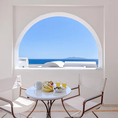 Epavlis & 4* Kamári