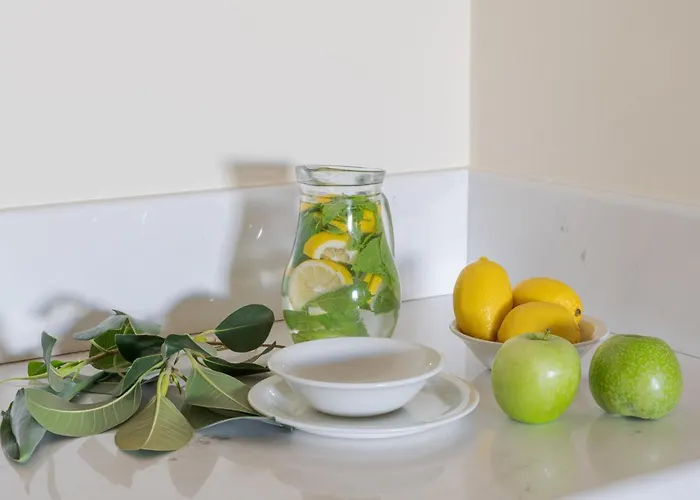 Epavlis & Hotel Kamári