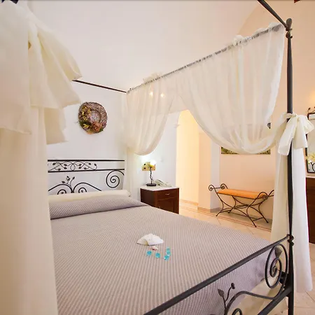 Otel Epavlis & Kamári