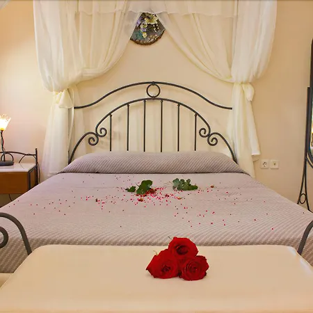 Otel Epavlis & Kamári