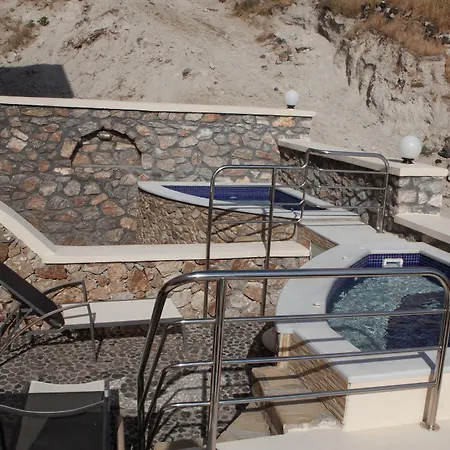 Epavlis & 4* Kamári