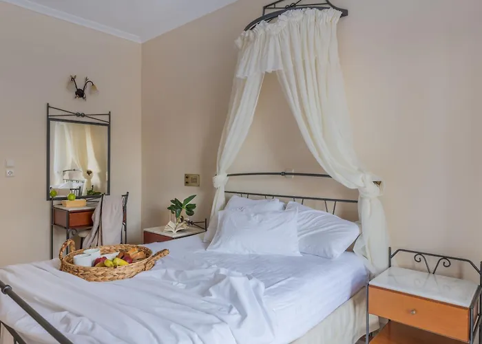 Epavlis & Hotell Kamári