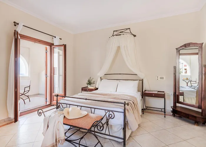 Epavlis & Hotell Kamári