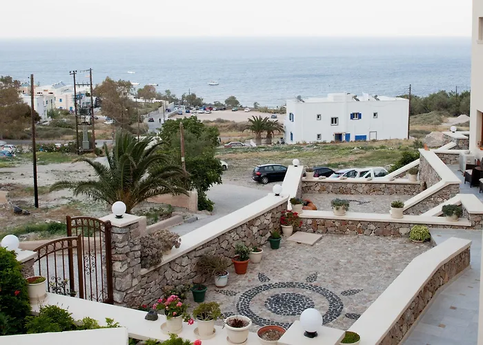 Epavlis & Hotell Kamári