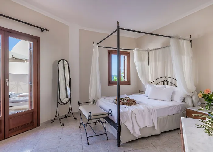 Epavlis & Hotell Kamári